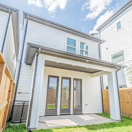 Luxury Home Near Houston Downtown & Medical Center